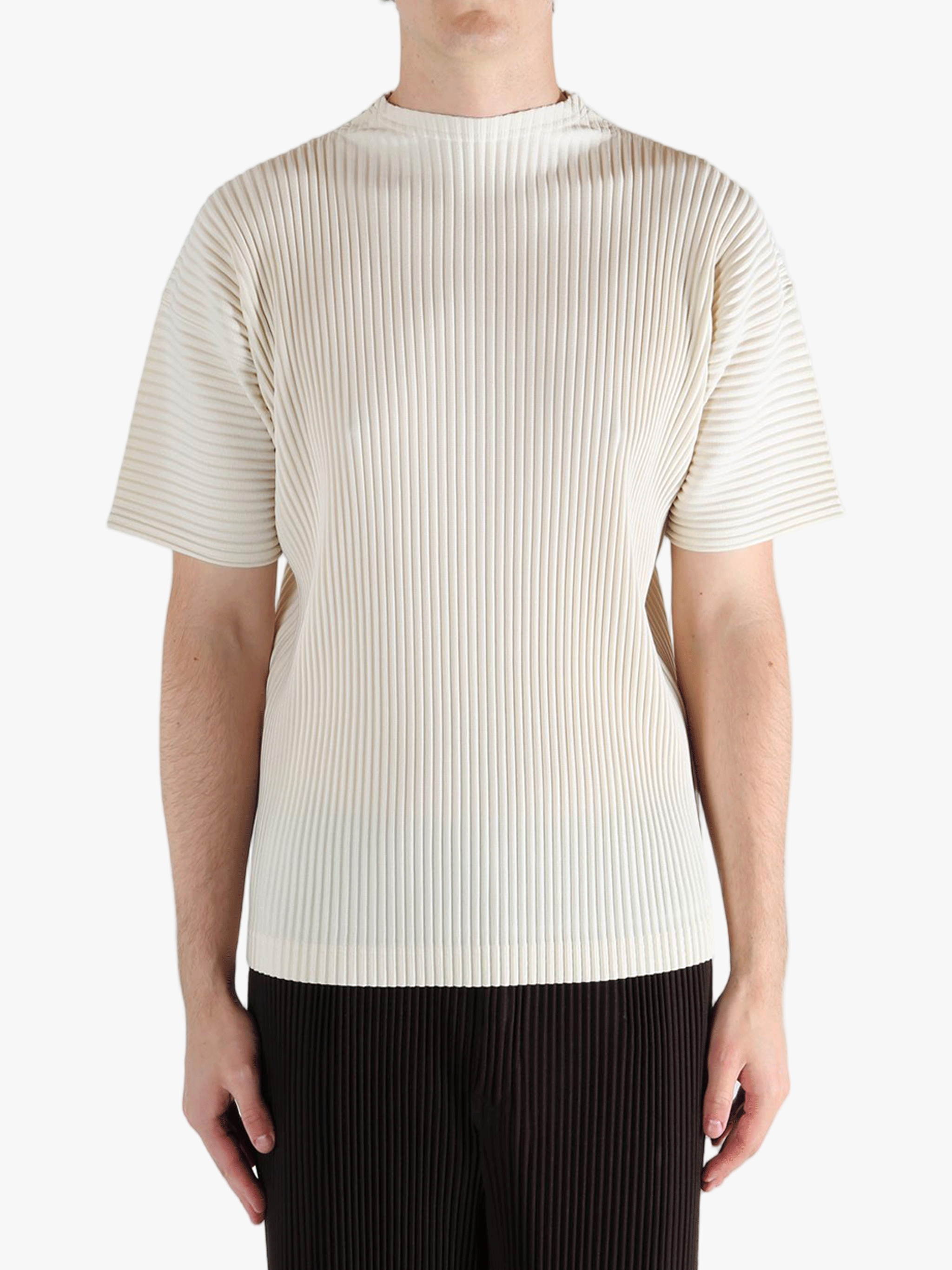 HOMME PLISSE ISSEY MIYAKEクリーム色半袖Tシャツ HOMME PLISSE ISSEY MIYAKE - Men MC March T-Shirt – Atelier New York