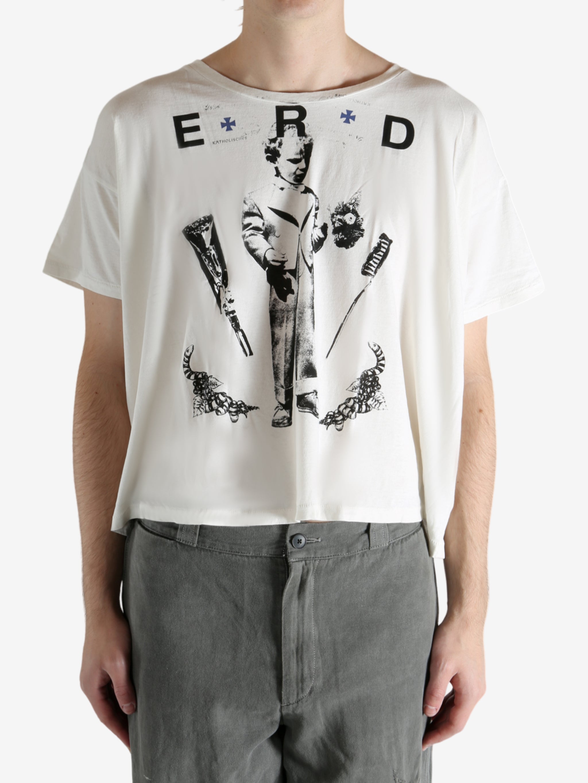 White t-shirt worn by a person, showing the t-shirt's fit