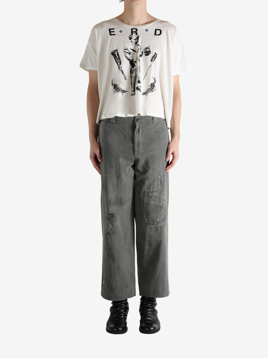 White t-shirt, full body view