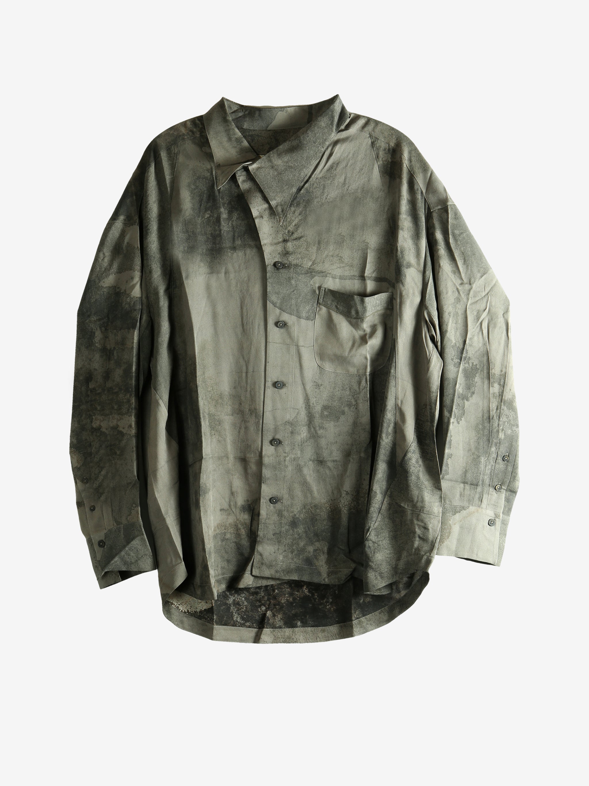 Grey shirt, front view