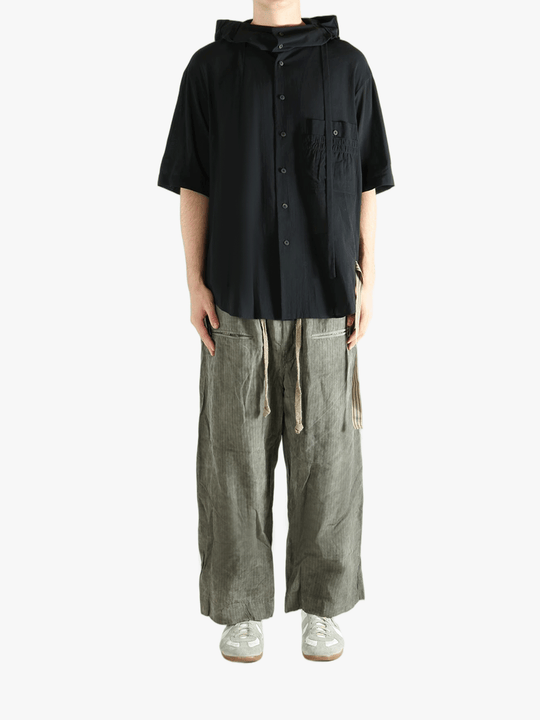 Black shirt, full body view