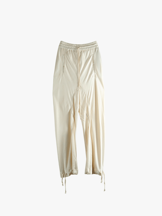 White pants,front view