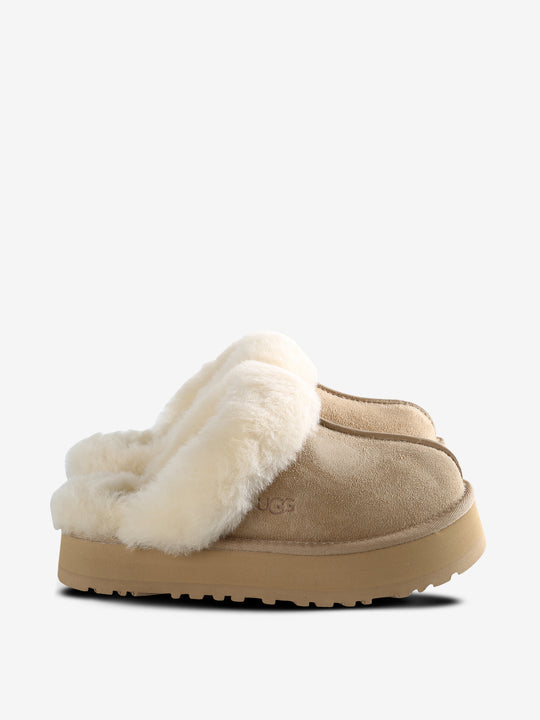 Tan shoes,front view