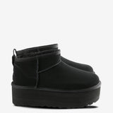 Black shoes,front view