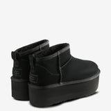 Black shoes,back view