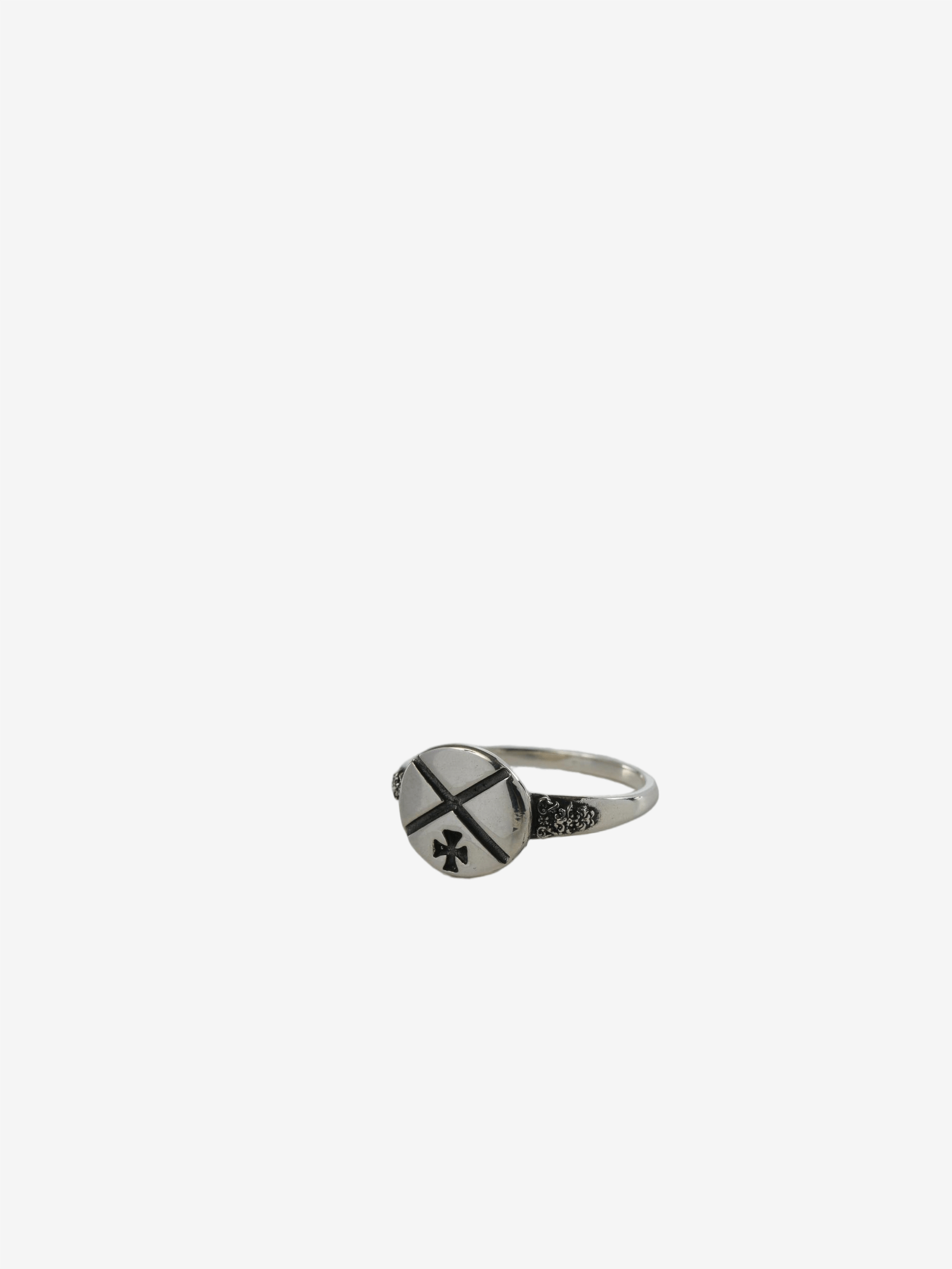 Grey accessories, front view