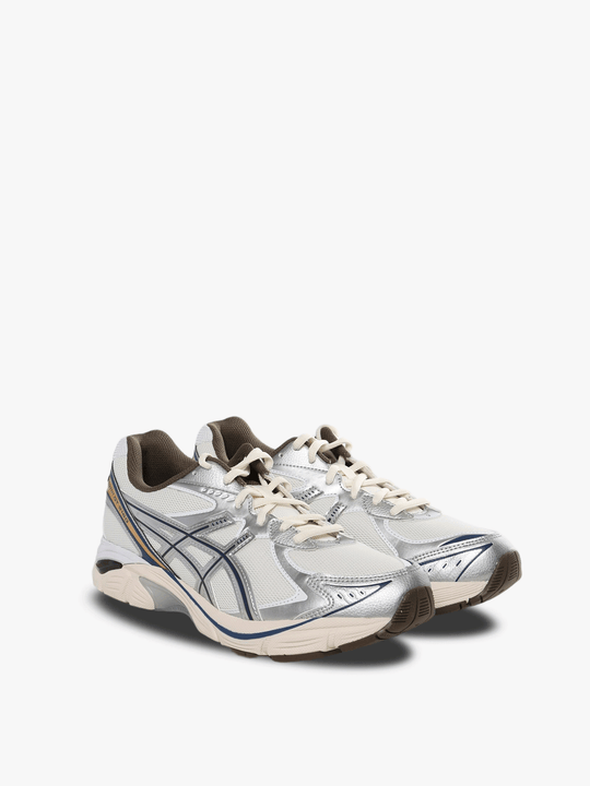 White sneakers, side view