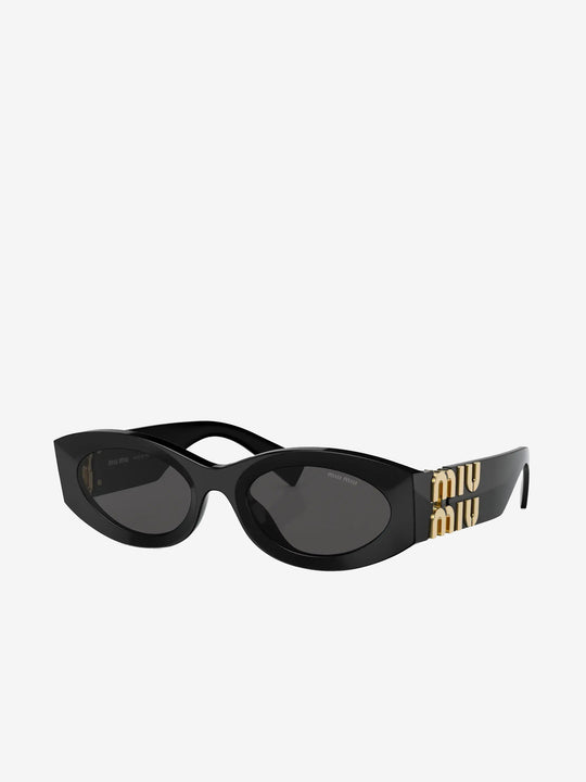 balck sunglasses, side view