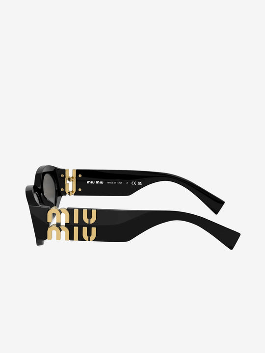 balck sunglasses, side view