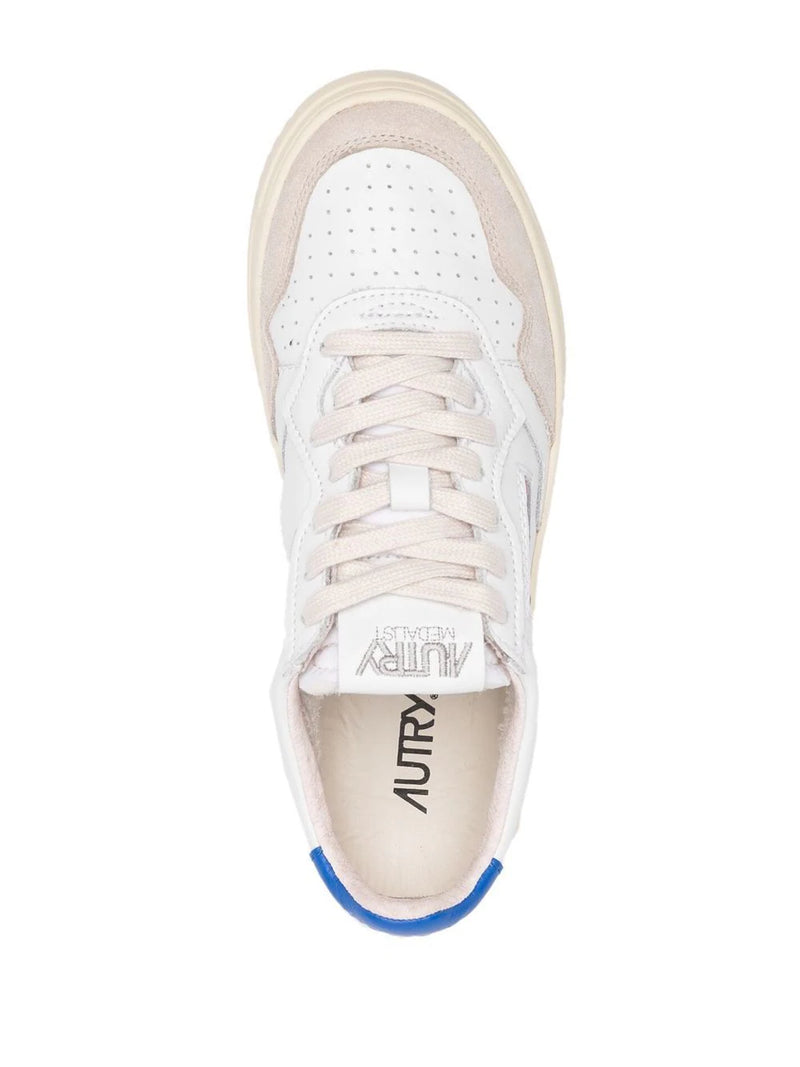 AUTRY Women Medalist Low 01 Leather Sneakers