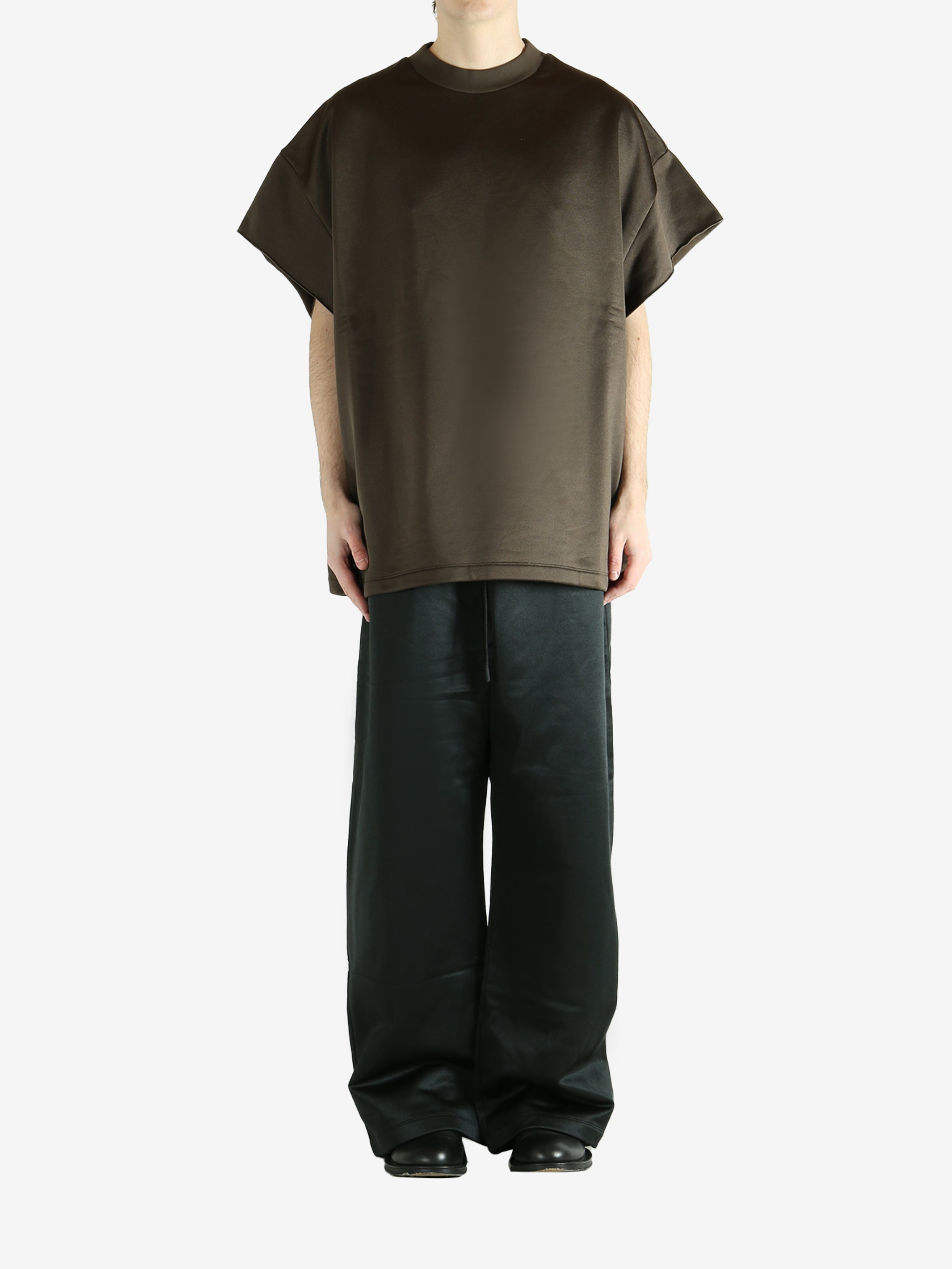 Brown t-shirt, full body view