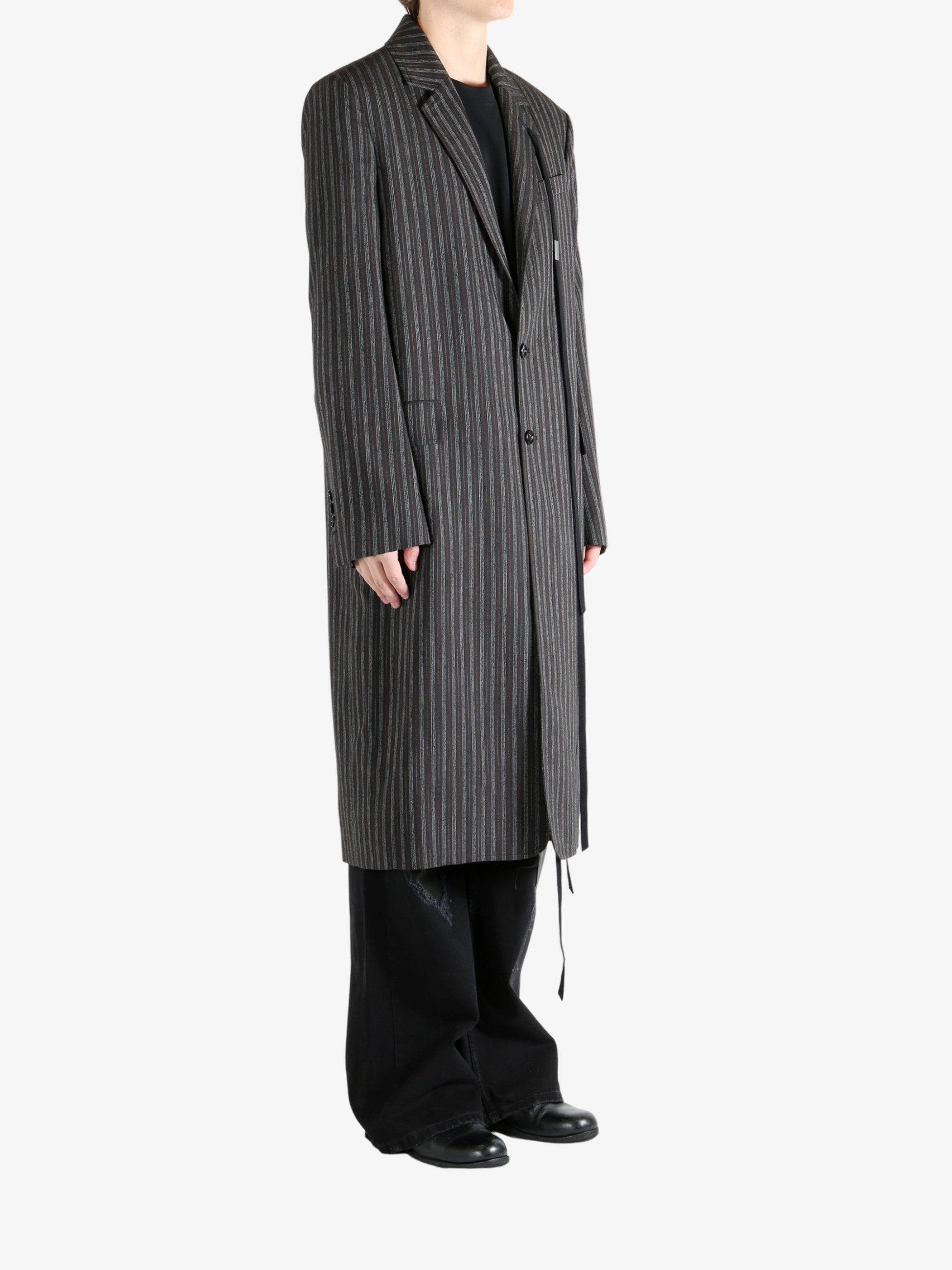 Black coat, full bdoy view