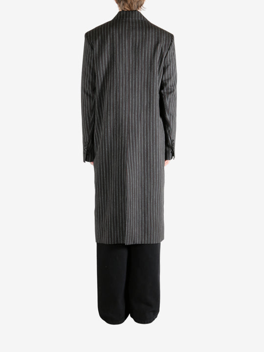 Black coat, full bdoy view