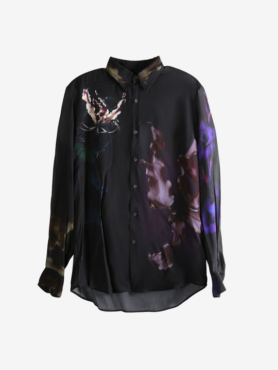 Black shirt, front view