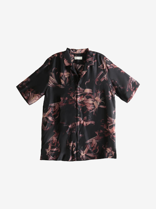 Black shirt, front view