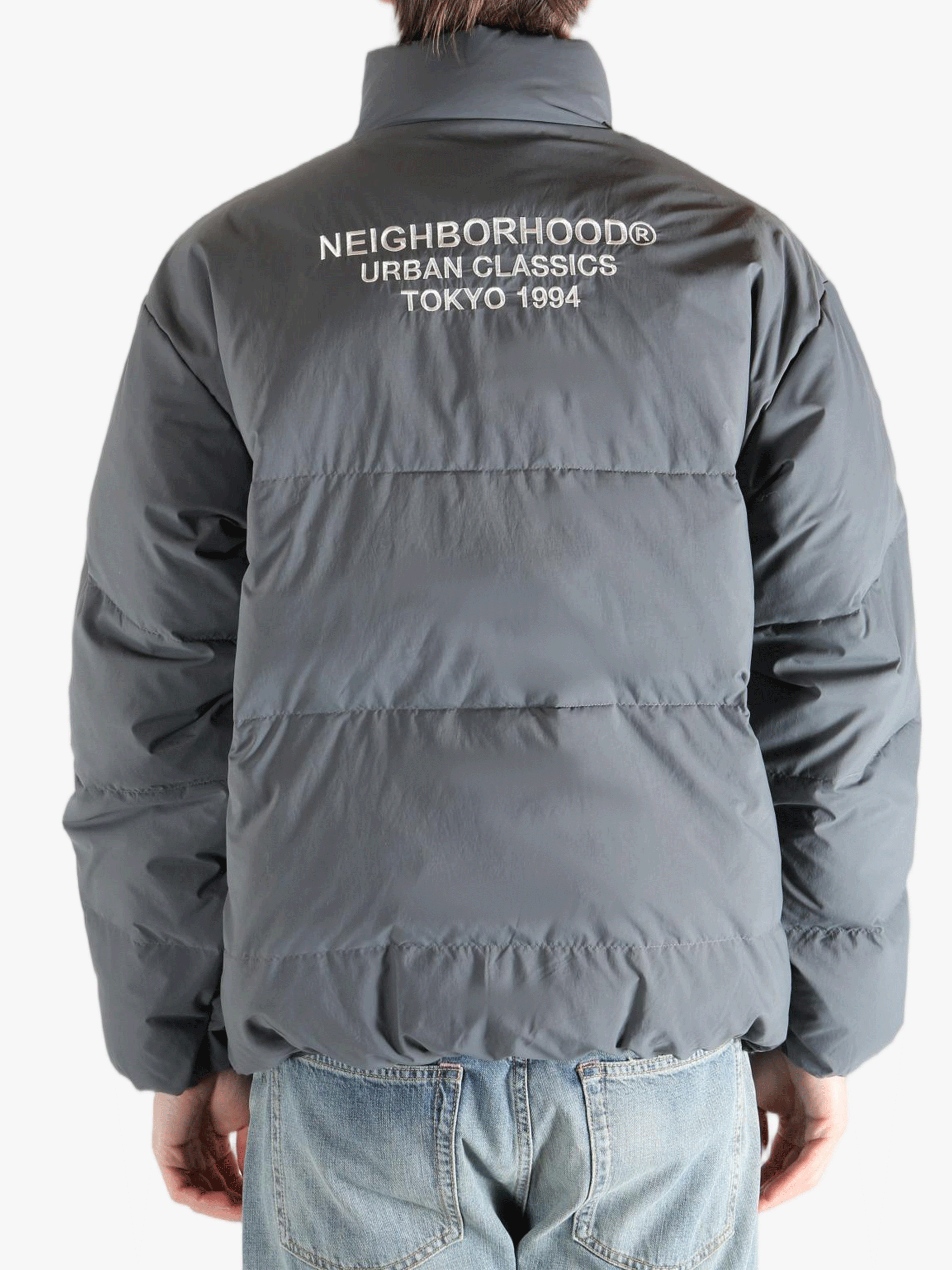 Grey jeaket worn by a person, showing the jeaket fit