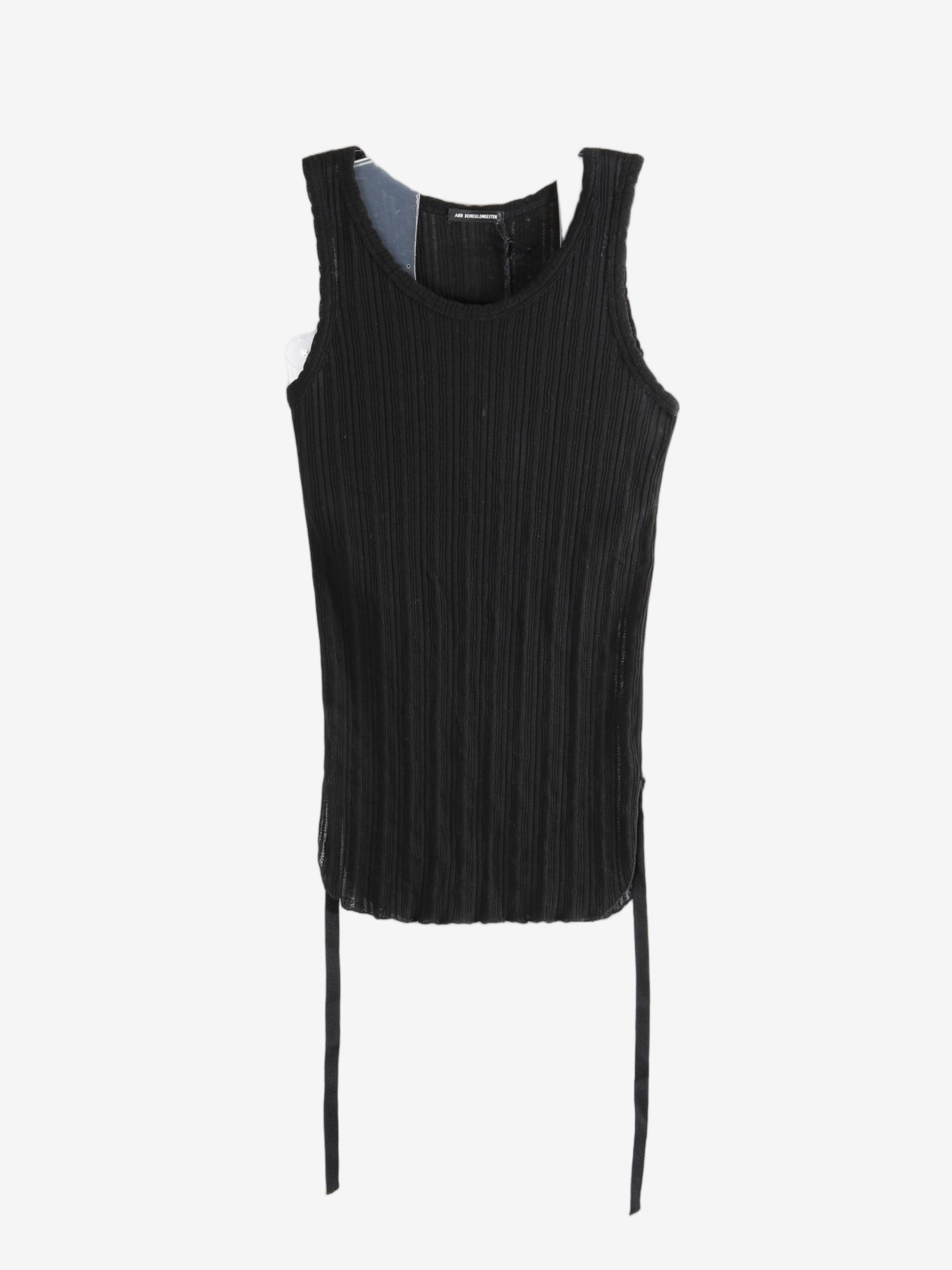 Black top, front view