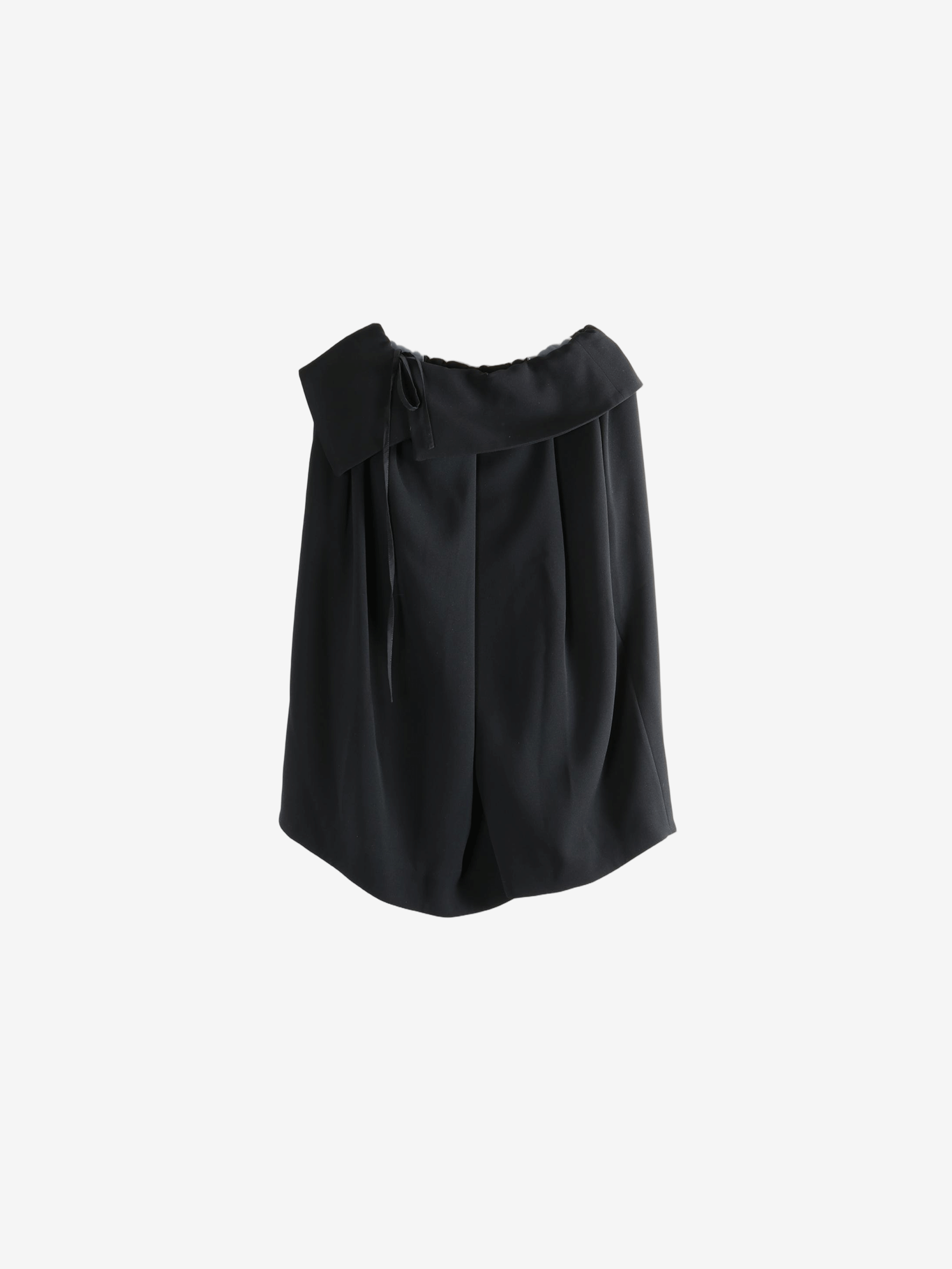 Black skirt, front view