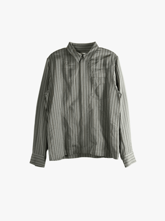 Grey shirt, front view