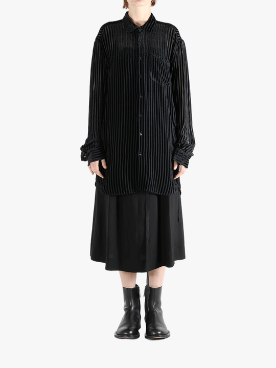 Black shirt, full body view