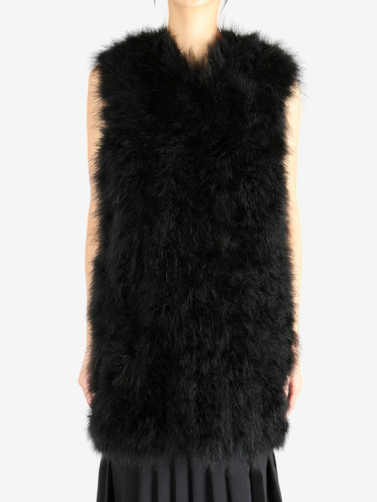 Black gilet worn by a person,showing the gilet's fit