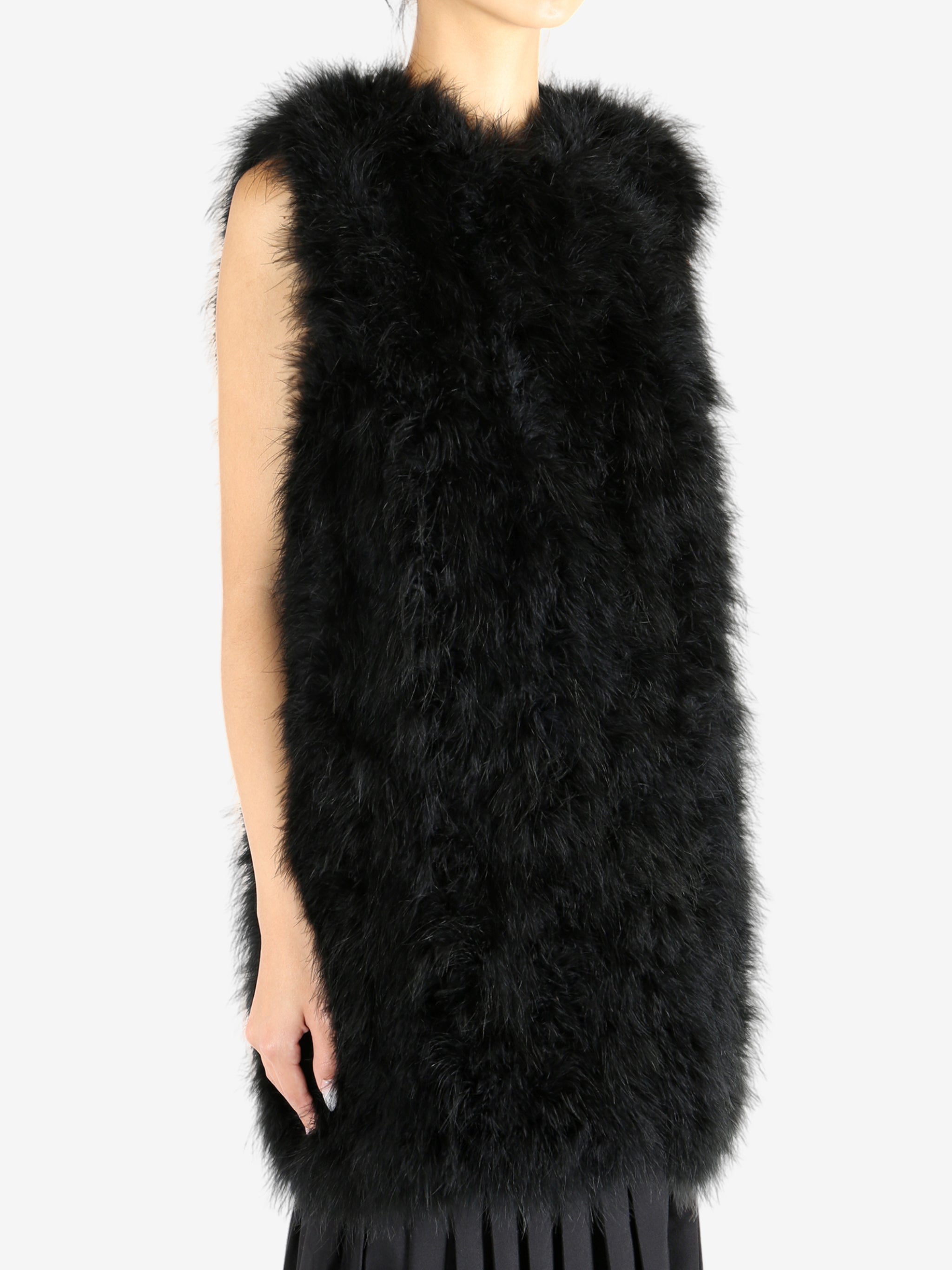 Black gilet worn by a person,showing the gilet's fit