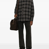 Grey shirt,full body view