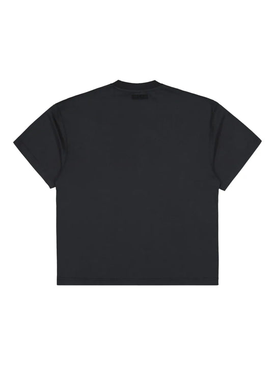 Black shirt, back view