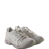 White sneakers,side view