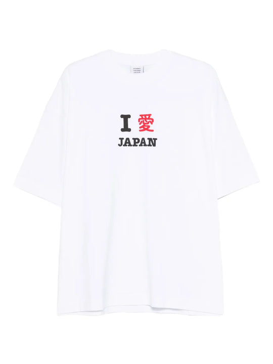 white t-shirt, front view