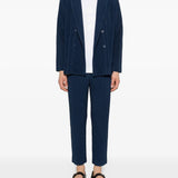 blue jackets,full body view