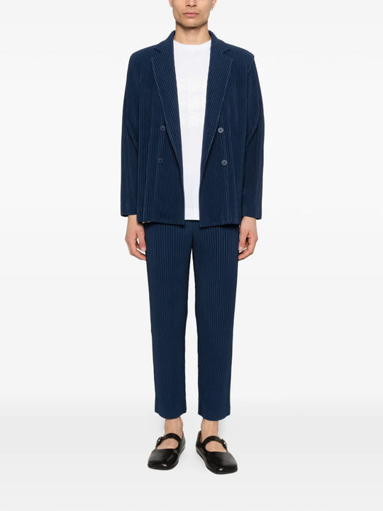 blue jackets,full body view