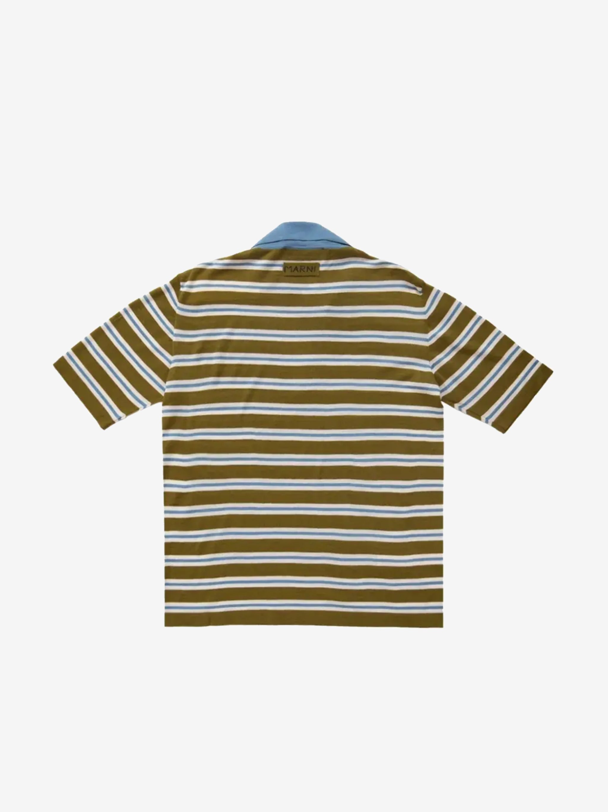 Green shirt, back view