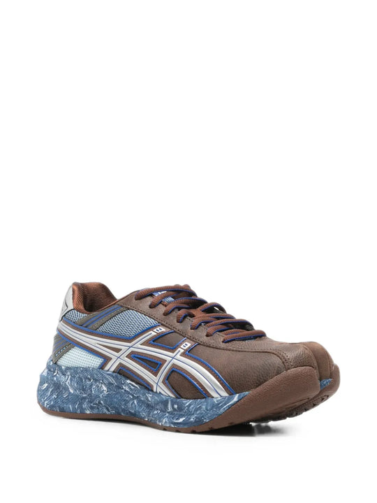 Blue shoes, front view