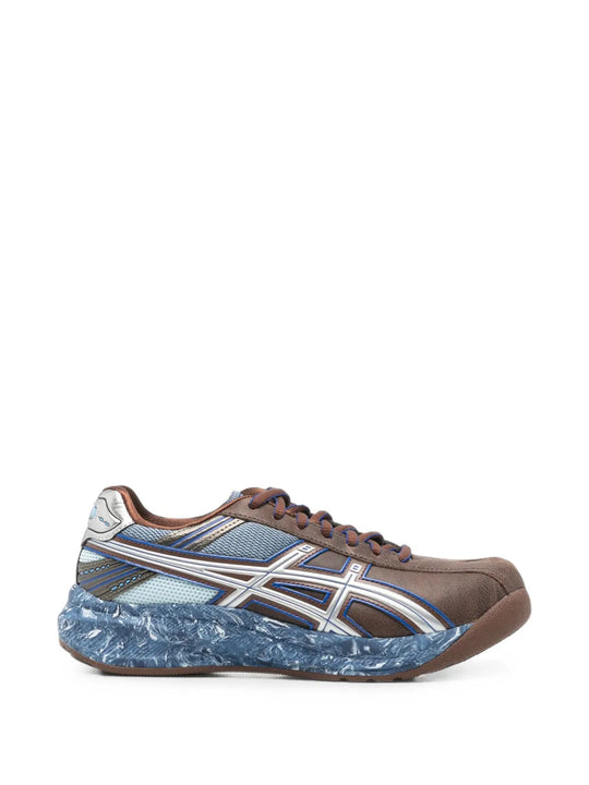 Blue shoes, front view