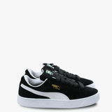 Black sneaker,front view