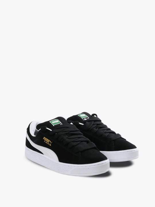 Black sneaker,side view