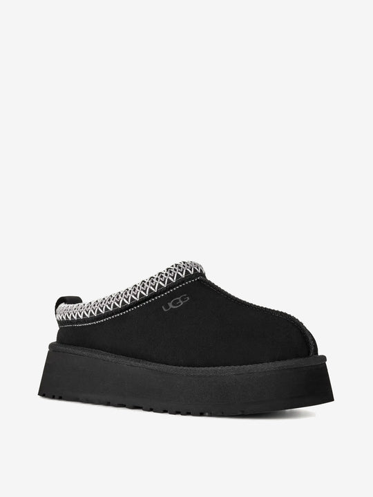 Black shoes,side view