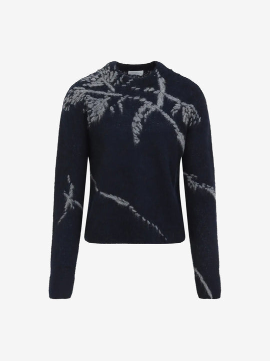 Black sweater,front view