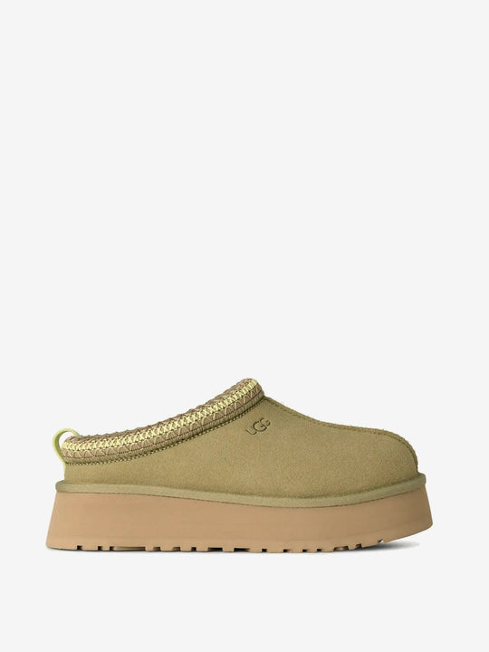 Green shoes,front view