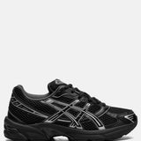 Black shoes, front view