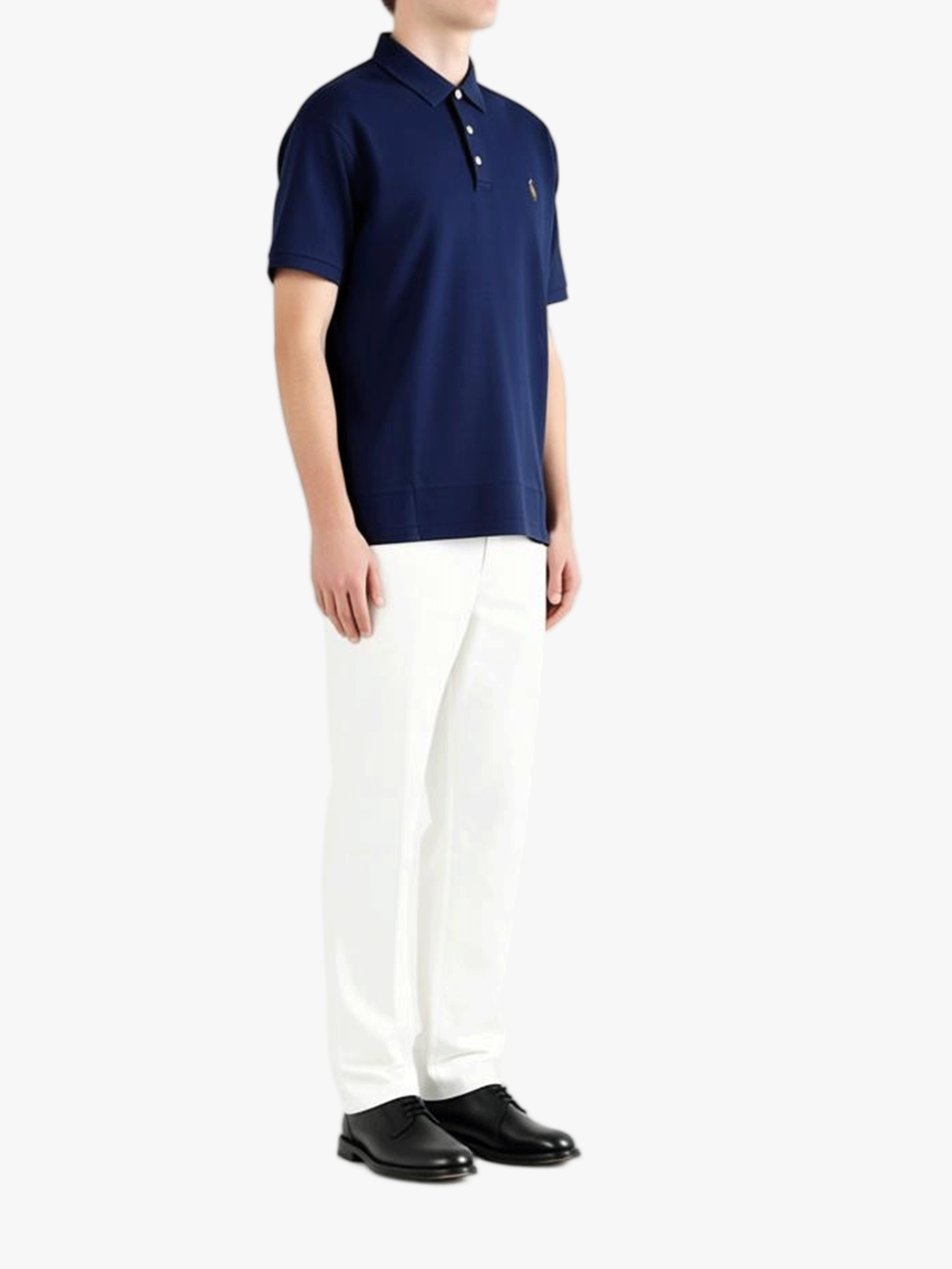 BIue shirts , full body view