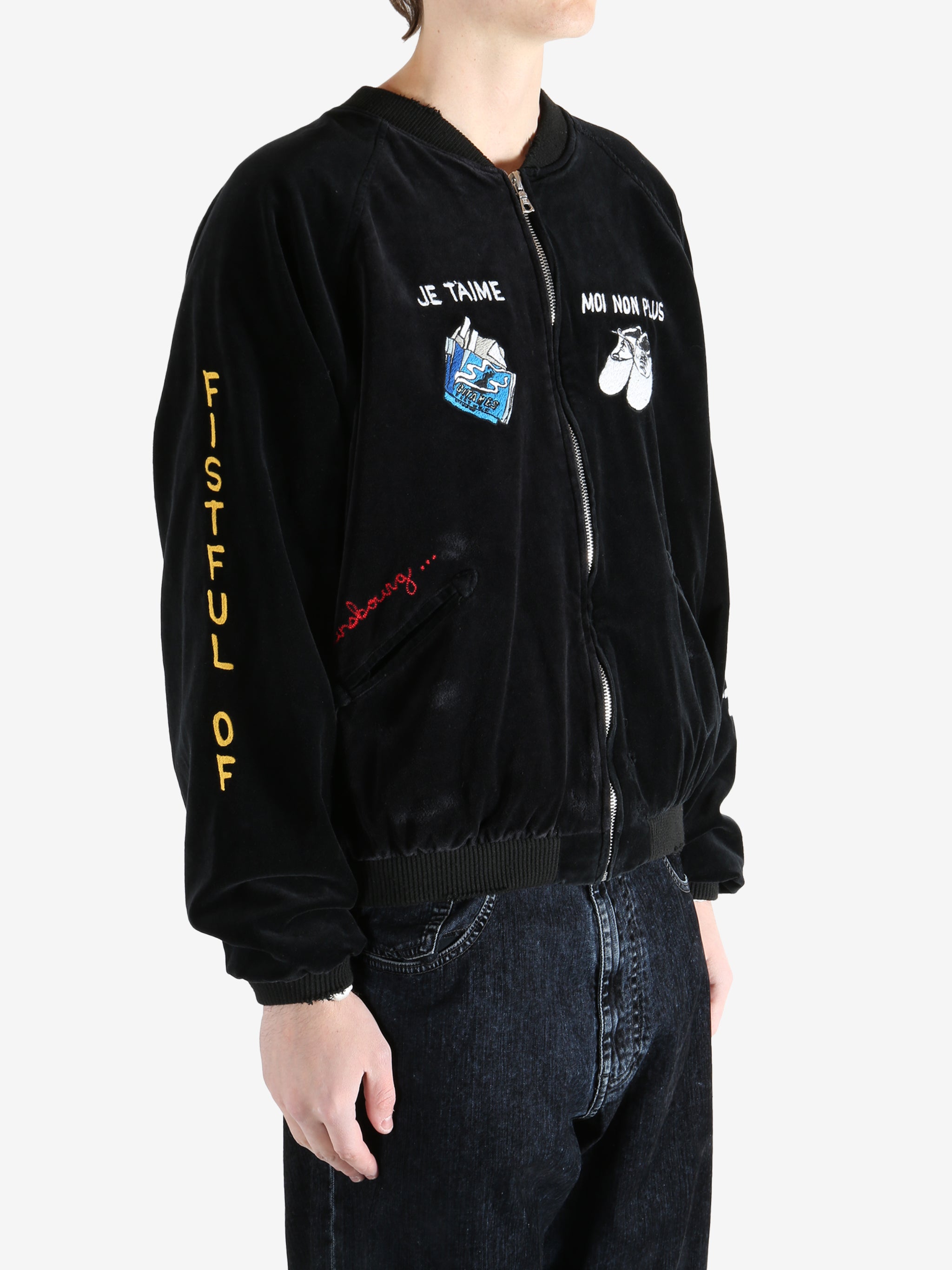 Black jacket worn by a person, showing the  jacket  fit