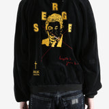 Black jacket worn by a person, showing the  jacket  fit