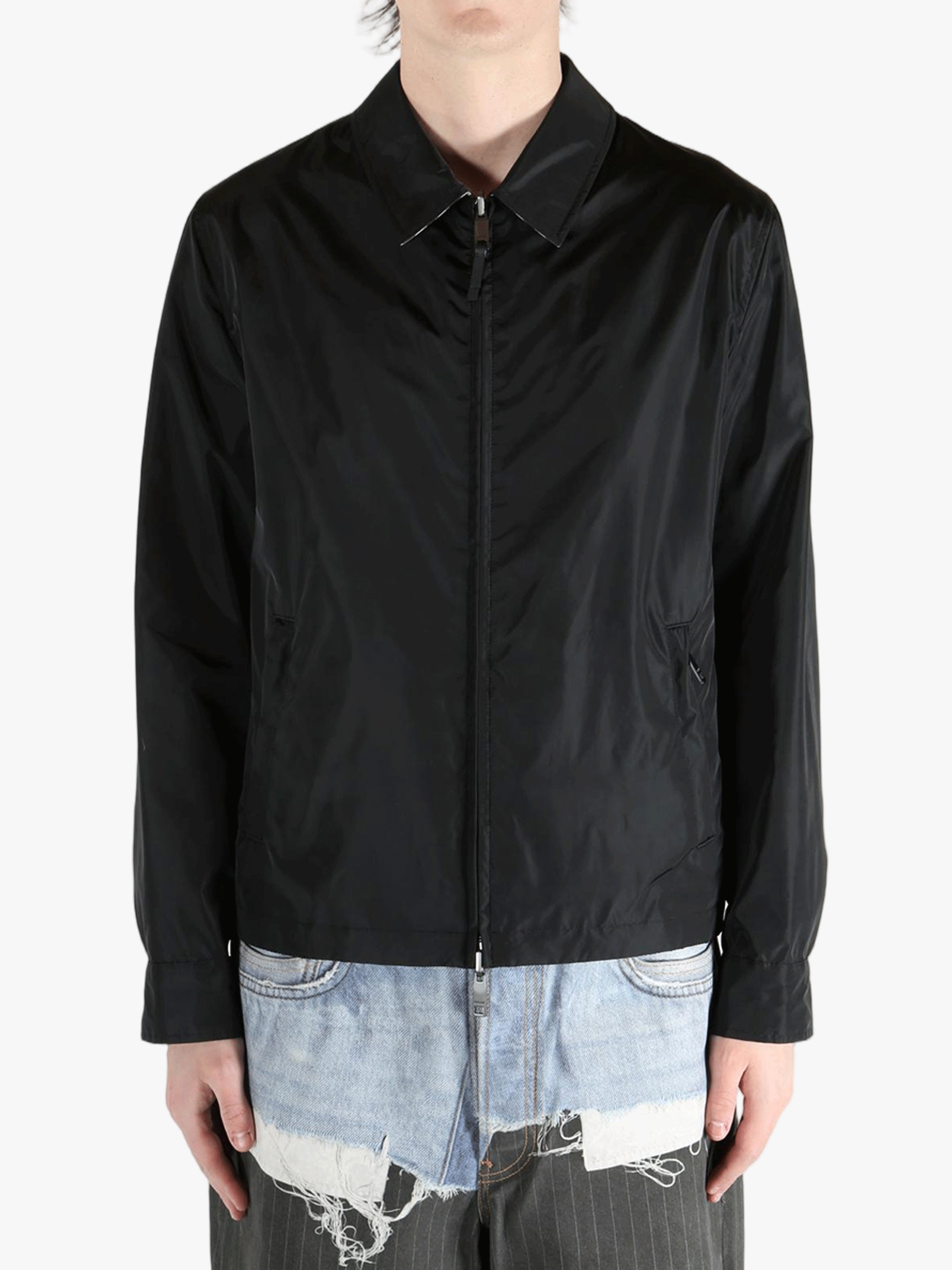Black jacket worn by a person, showing the  jacket's fit