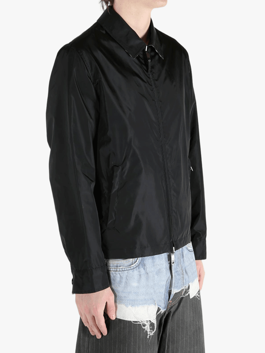Black jacket worn by a person, showing the  jacket's fit