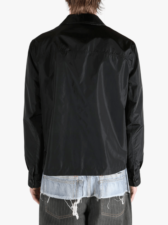 Black jacket worn by a person, showing the  jacket's fit