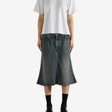 White t-shirt, full body view