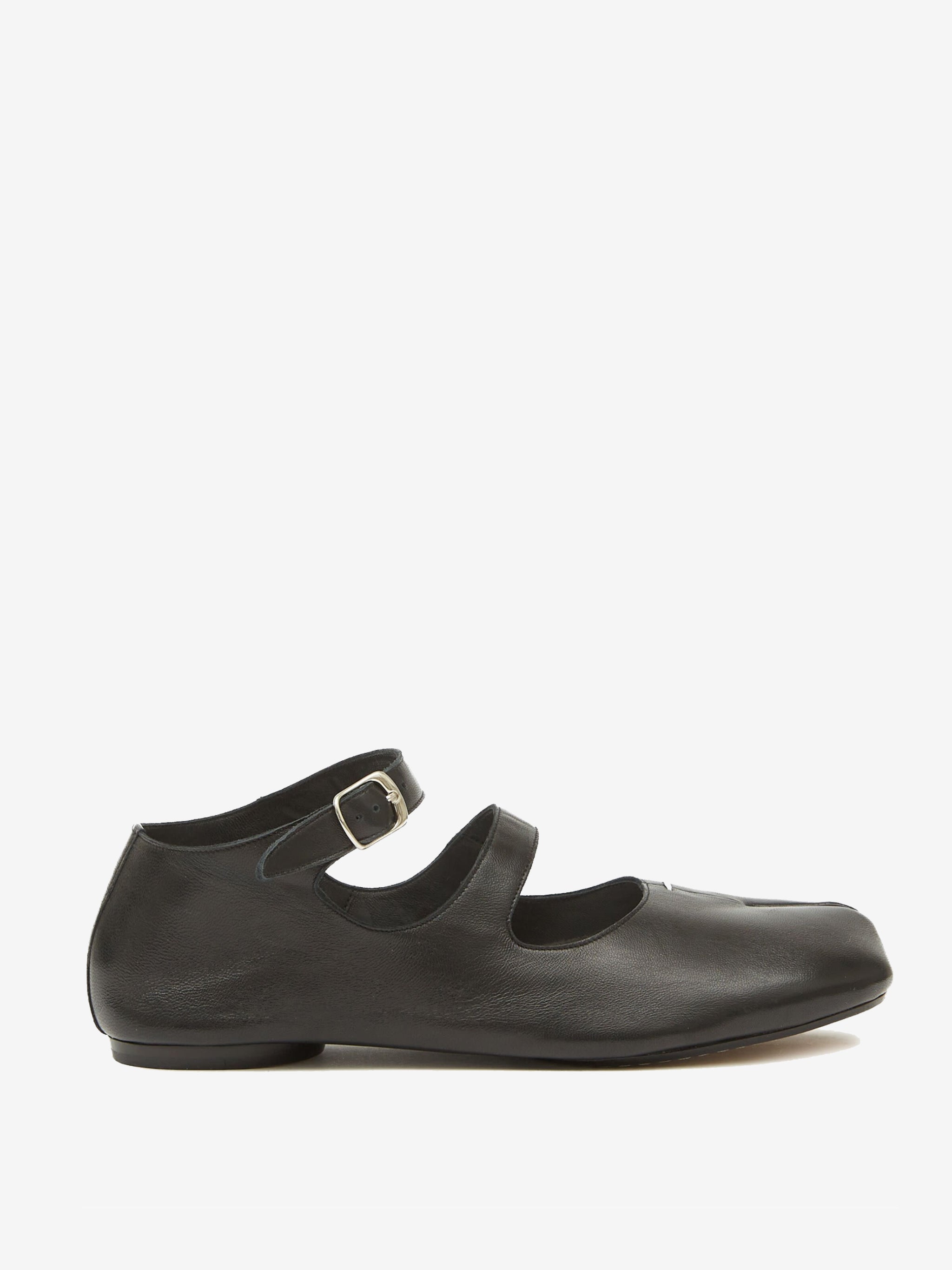 Black shoes, front view