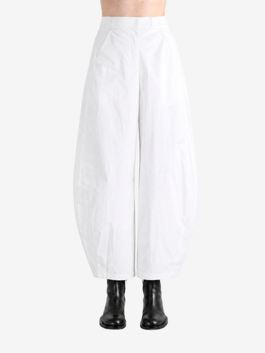 White pants worn by a person, showing the pants' fit
